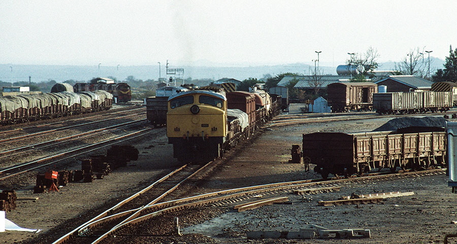 NRZ class DE3 1-Co-Co-1 no. 1305 shunting freight wagons at Beit Bridge, Zimbabwe