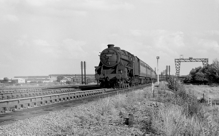 5MT 44983 Loughborough Troughs 