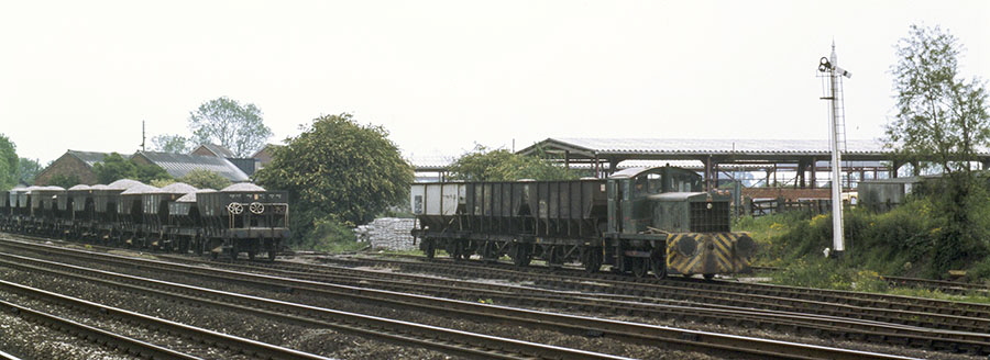 Fowler/Thomas Hill 0-4-0 diesel locomotive shunting wagons of granite chippings at the Mountsorrel sidings, Leicestershire