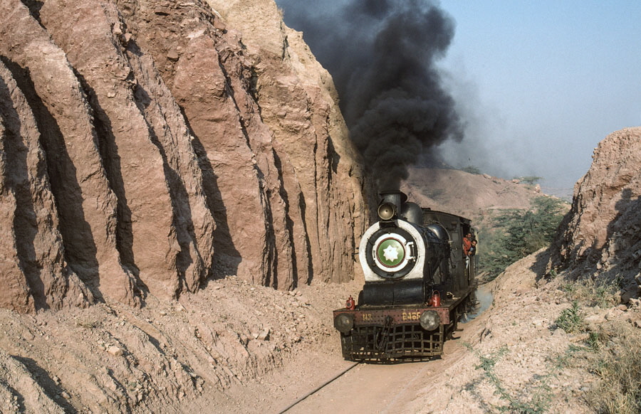 Broad gauge, oil fired, steam locomotive between Khewra and Dandot, Pakistan, 21st December 1993