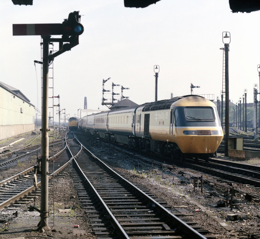 HST at Leicester station with old semaphore signals