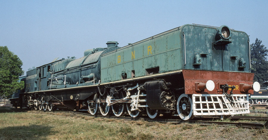 Broad gauge, class N "Beyer-Garratt" 4-8-0+0-8-4 815 at the National Railway Museum, Delhi, India, 26th December 1993
