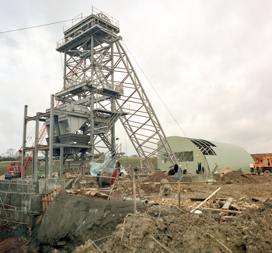 Temporary headgear over the shaft of Asfordby mine under construction