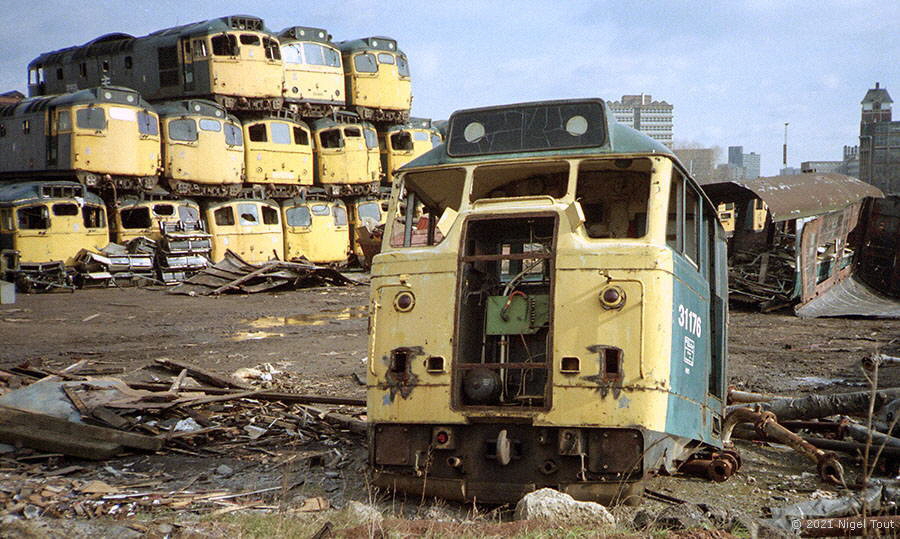 Class 31 & Class 25 pile
