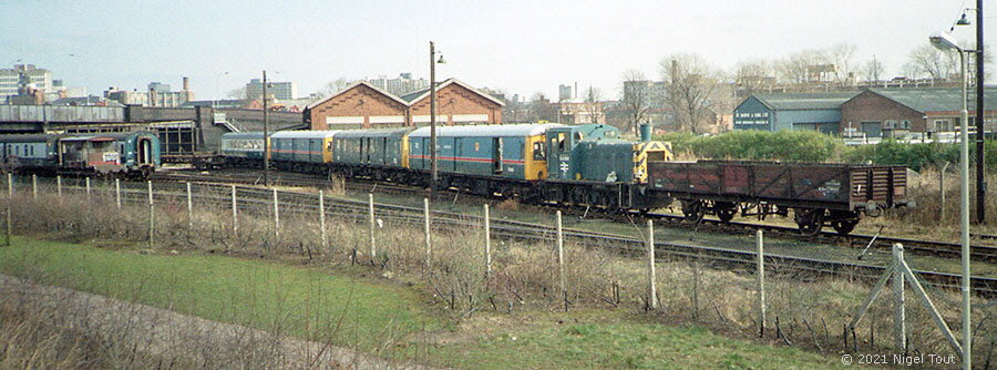 03069 shunts vehicles at Vic Berry's
