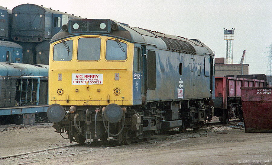 Class 25 25265 Vic Berry