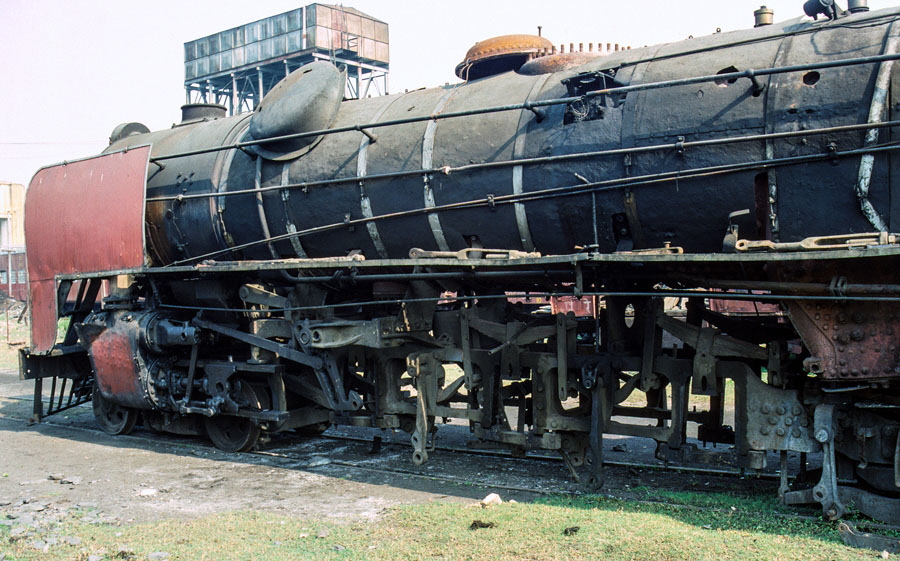 Metre gauge class YP 4-6-2 steam locomotive Class YP 4-6-2 with driving wheels removed, showing the bar frames, at Samastipur locomotive shed, India, 29th December 1993